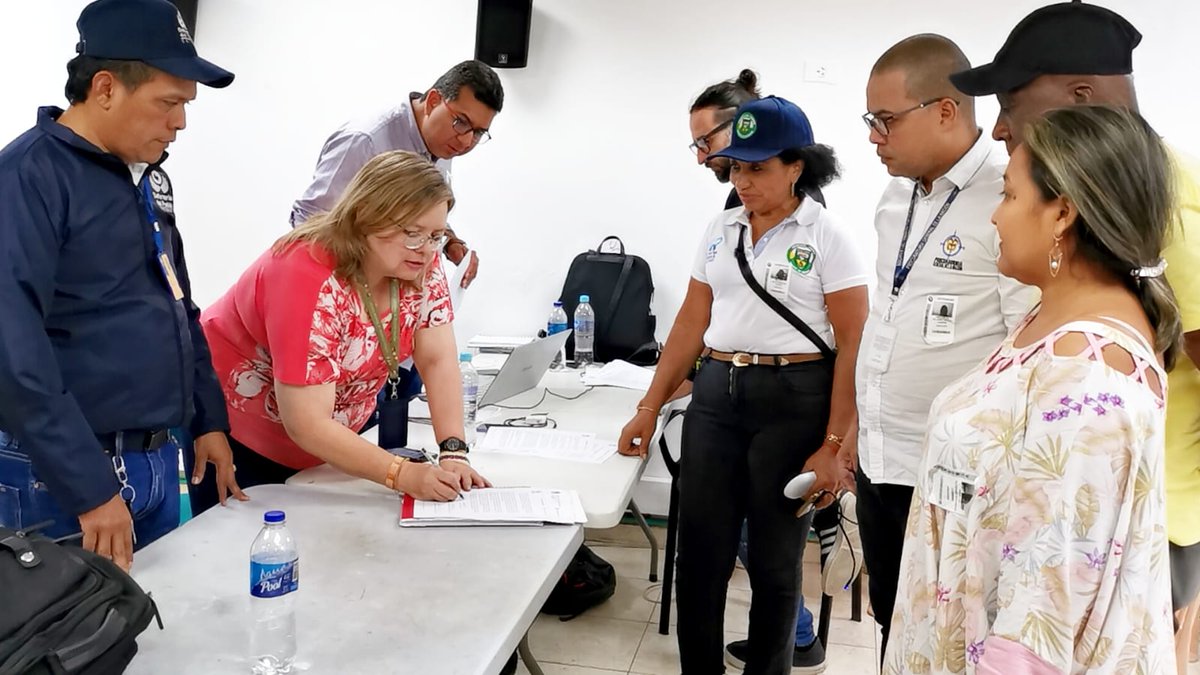 Gracias a estas conversaciones estamos reconstruyendo el tejido social de #LaGuajira, poniendo en el centro y como eje del desarrollo, a los niños y niñas del departamento.

Entre los acuerdos más importantes están: