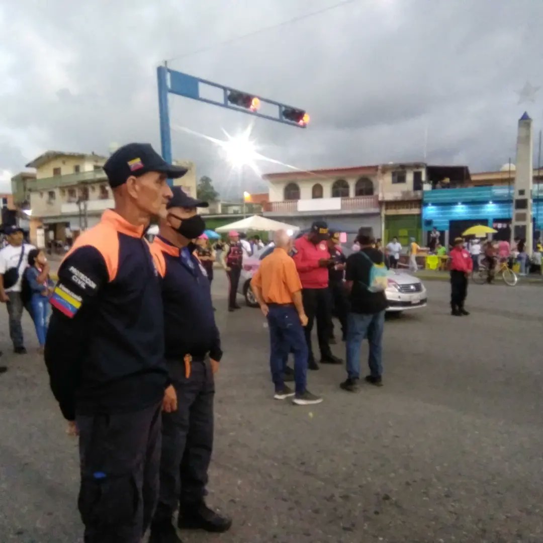 #17Feb
#SNGR/BN
 REDAN CENTRAL 
 ZOEDAN CARABOBO 
JUAN JOSÉ MORA

Guardia de seguridad y prevención elección de la reina carnavales 2023 Morón
<a href="/DGNBEnLinea/">DGNB</a> <a href="/CentralReedan/">REDAN Central de Bomberos y Bomberas</a> <a href="/Perez_Ampueda/">G/B Carlos Perez Ampueda</a> <a href="/BJuanGonzalez/">juancgonzalez</a> <a href="/zoedancarabobo/">Zoedan Carabobo</a> <a href="/DGGEPMIR/">VGRPC-DGGEPMIR</a> <a href="/VGRPC_/">VGRPC</a> <a href="/VipresegOficial/">Viceministerio de Prevención y Seguridad Ciudadana</a> 

#ElEsequiboEsDeVenezuela