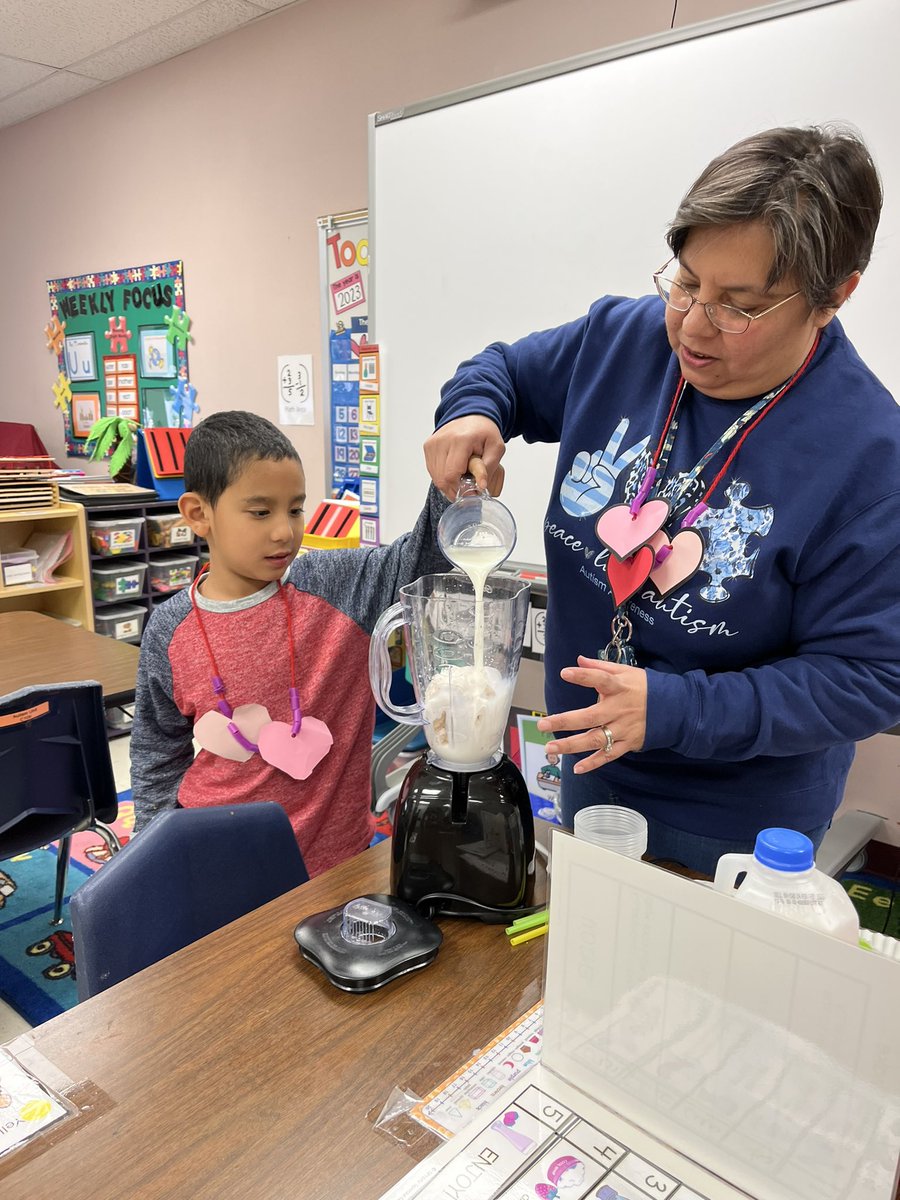 IreneGo71039953's tweet image. Strawberry shake, shake, shake!!! @NISDRabaES @NISDSpecialEd #lifeinAle