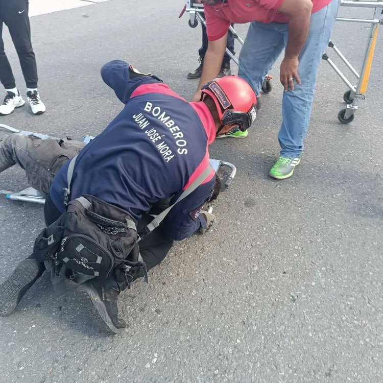#17Feb
#SNGR/BN
 REDAN CENTRAL 
 ZOEDAN CARABOBO 
JUAN JOSÉ MORA

🚨🚑Traslados y atención prehospitalaria #BomberosActivos
 
<a href="/DGNBEnLinea/">DGNB</a> <a href="/CentralReedan/">REDAN Central de Bomberos y Bomberas</a> <a href="/Perez_Ampueda/">G/B Carlos Perez Ampueda</a> <a href="/BJuanGonzalez/">juancgonzalez</a> <a href="/zoedancarabobo/">Zoedan Carabobo</a> <a href="/DGGEPMIR/">VGRPC-DGGEPMIR</a> <a href="/VGRPC_/">VGRPC</a> <a href="/VipresegOficial/">Viceministerio de Prevención y Seguridad Ciudadana</a> <a href="/SistemaCarabobo/">Sistema Integrado</a>

#ElEsequiboEsDeVenezuela