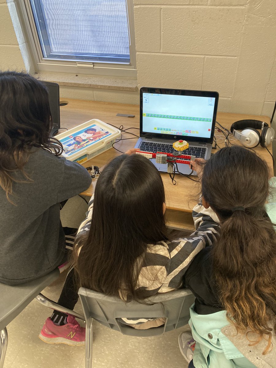 Bishopn24's tweet photo. We spent lots of time in the LLC this week coding! Monday we got to code our Simple Machine Lego robots and Wednesday we used non-tech coding to create dances! @woodheightsps @TPhillips1234 @tvdsbs https://t.co/EtIwGuWCaS