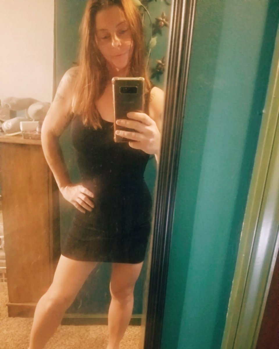 SanToki76579100's tweet photo. #hourglass #bodylikeabackroad #legsandbooty #curvy #countrygirl #redhead #freckles https://t.co/2U5RuWF3FN