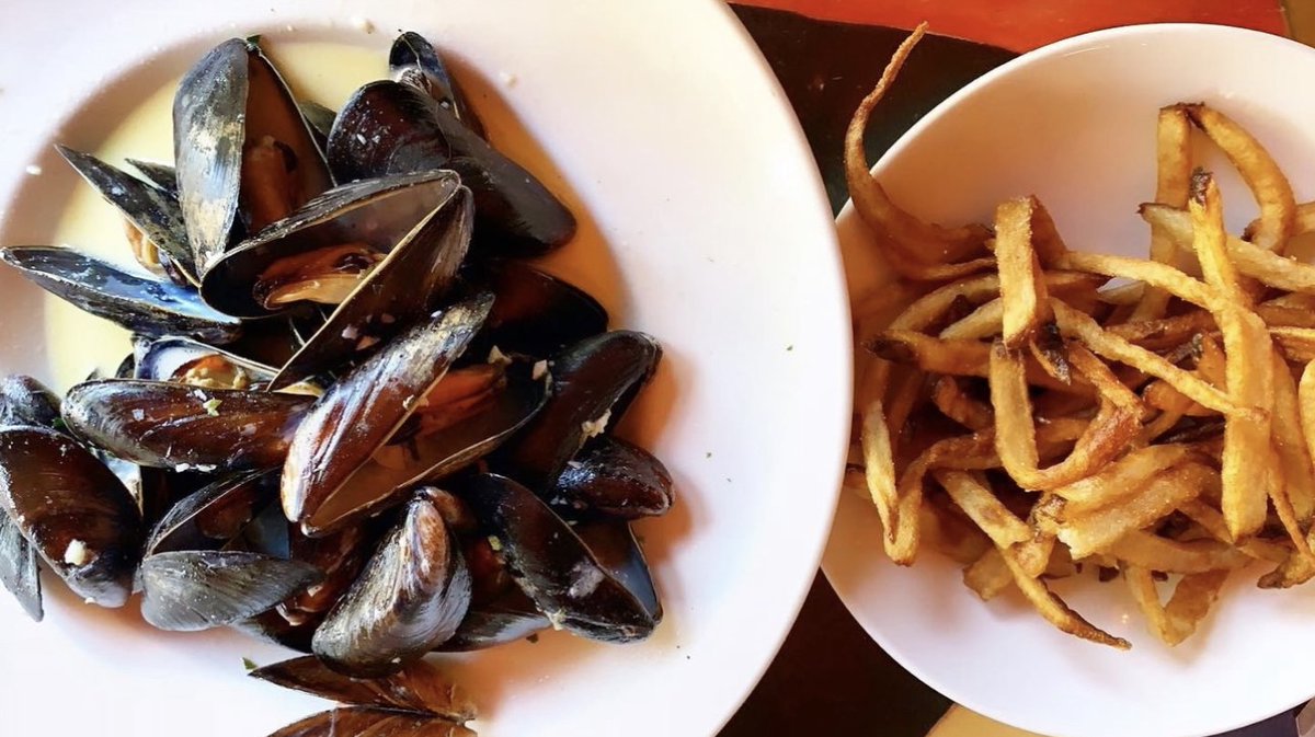 Tonight’s forecast: a 100% chance of moules frites! #atlantaeats #fridaymood