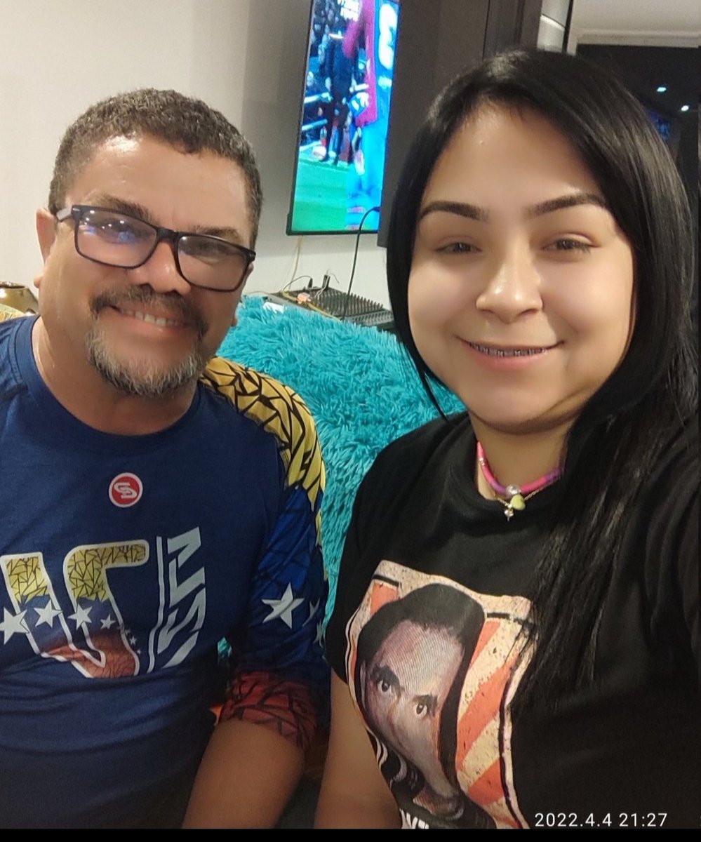 Porque no preguntan quién paga la campaña a este revolucionario 👽
Que cagada que pedazo de traición tan asquerosa a Chávez en mi vida ví algo igual...después te tildan de divisionista.... vayanse un poco a la concha de su madre .

PD : El outsider 😵‍💫