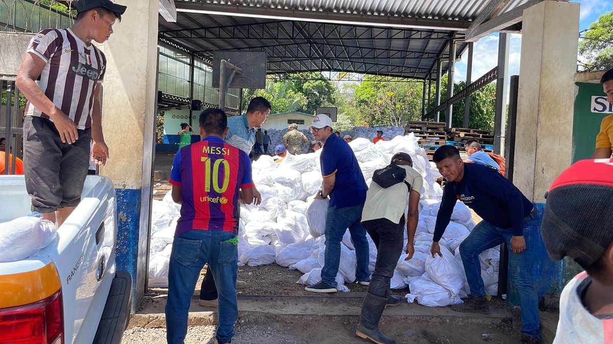 rogertejadab's tweet photo. El Gobierno Nacional a través de #CONComarcas y #PanamáSolidario de Veraguas, Chiriquí, Herrera y Los Santos ejecutan la Operación Guabo Uno, movilizando 65 vehículos en beneficio de las comunidades:

📍Cascabel. 
📍Sagui. 
📍Soloy. 
📍Boca Balsa. 
📍Cerro Banco. 
📍Cerro Otoe. https://t.co/TtQ36FkZn4