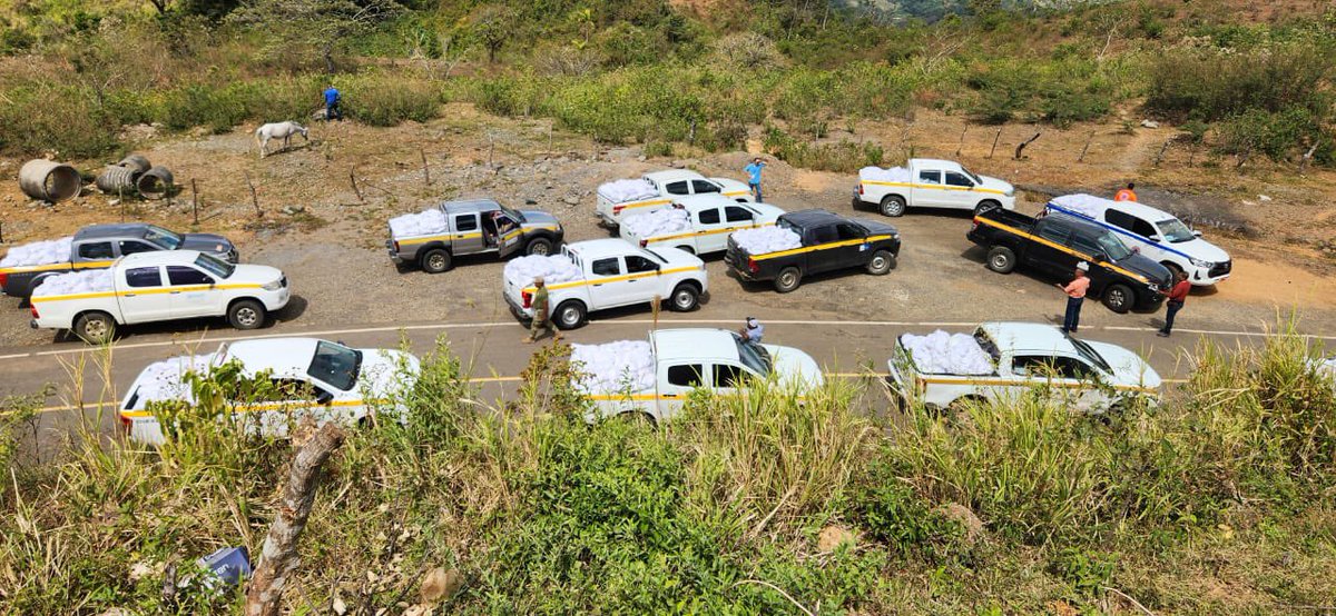 rogertejadab's tweet photo. El Gobierno Nacional a través de #CONComarcas y #PanamáSolidario de Veraguas, Chiriquí, Herrera y Los Santos ejecutan la Operación Guabo Uno, movilizando 65 vehículos en beneficio de las comunidades:

📍Cascabel. 
📍Sagui. 
📍Soloy. 
📍Boca Balsa. 
📍Cerro Banco. 
📍Cerro Otoe. https://t.co/TtQ36FkZn4