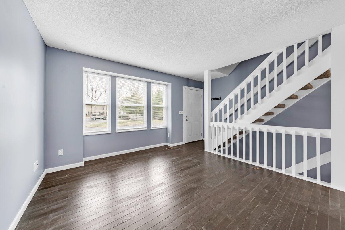 candhteamlive's tweet photo. Do you know someone looking for a great #property in #Worthington?   #realestate https://t.co/lA3eu9chCk https://t.co/MV9a4GXUlV