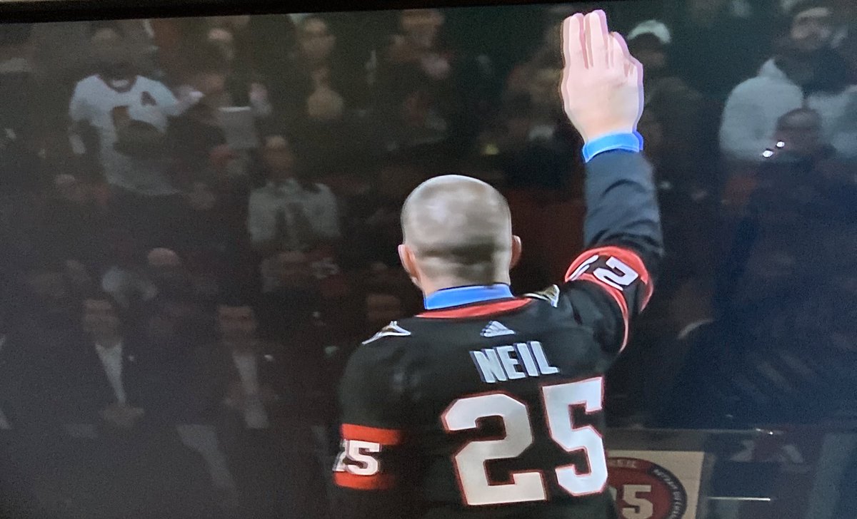 SteveWarneMedia's tweet photo. I loved that Neiler exited the ice one last time through the penalty box. #25 #Neiler https://t.co/cs1MeefwyB