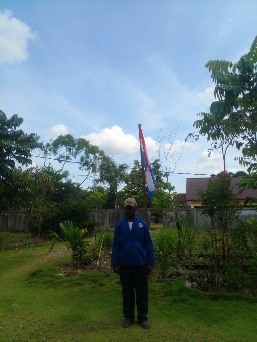 RepublikPapua's tweet photo. Kami Pemerintah Negara #Indonesia Dan Pemerintah Negara #Papua Akan Selesaikan Secara #DAMAI Soal Pelanggaran #HAM berat Di Seluruh Tanah Air Sabang #Aceh Sampai #Merauke ,Sesuai UUD AGAMA NEGARA ADAT DAN HAM Nasional.
Oleh Karena Itu Siapapun Anda Di Harapkan Pokus Pada Kerja. https://t.co/RwwFmFIFnz