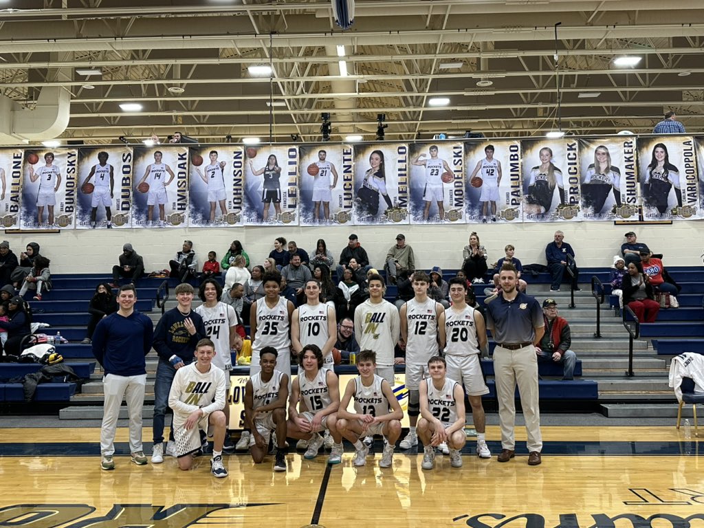 austin_malutic's tweet photo. Lowellville Boys JV Team following their undefeated season.   @Malutic_Live https://t.co/eBXoq4JoCp