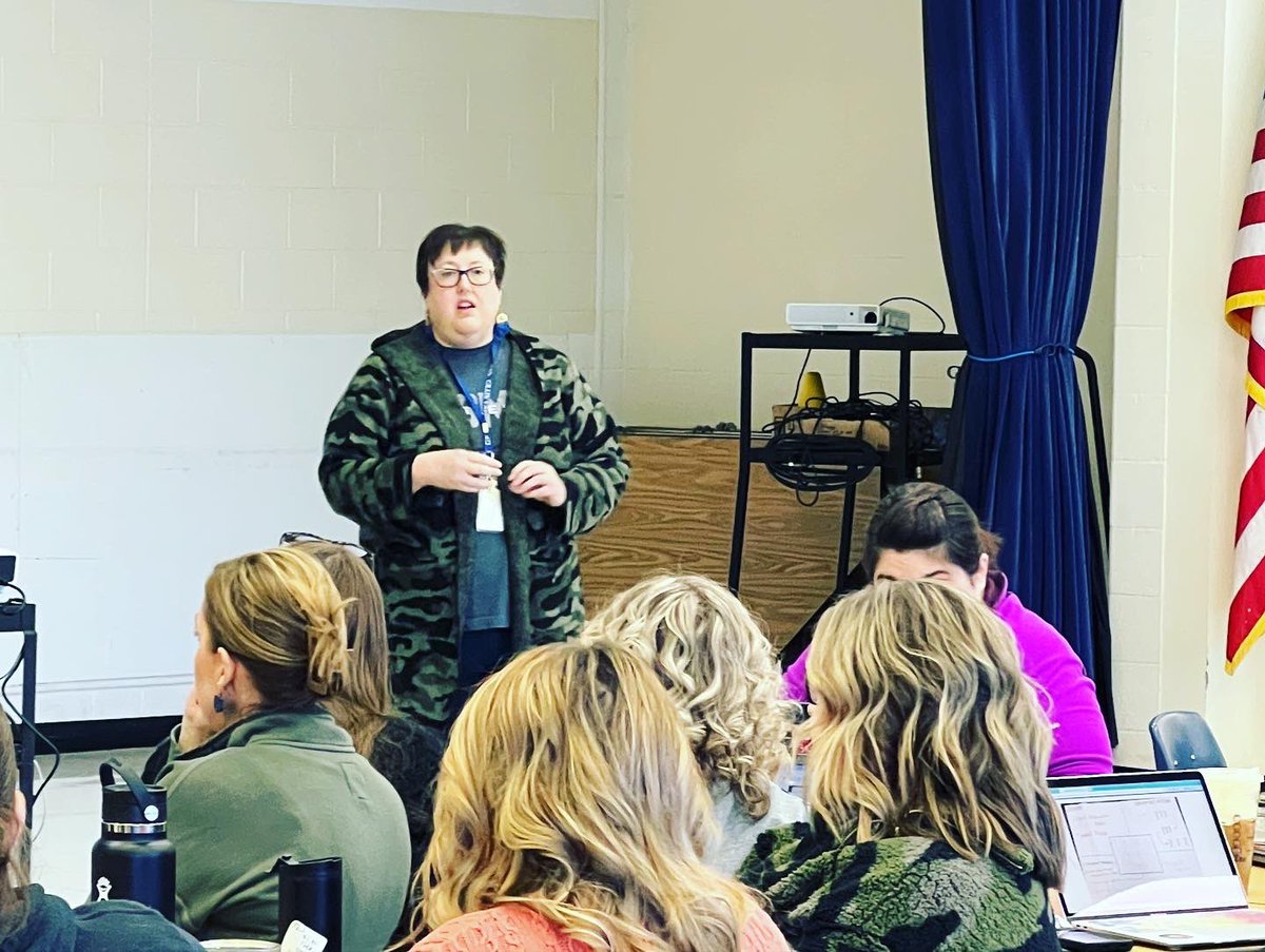 aharrison_teach's tweet photo. Huge shout out to our #blendedlearning mentors for sharing with #middleschool Ts today! They focused on ideas to enhance the teacher led station while using the station rotation model & shared their experiences with using playlists. They did a phenomenal job! 👏🏻#GVEaglePD https://t.co/m21HWJQ7T0
