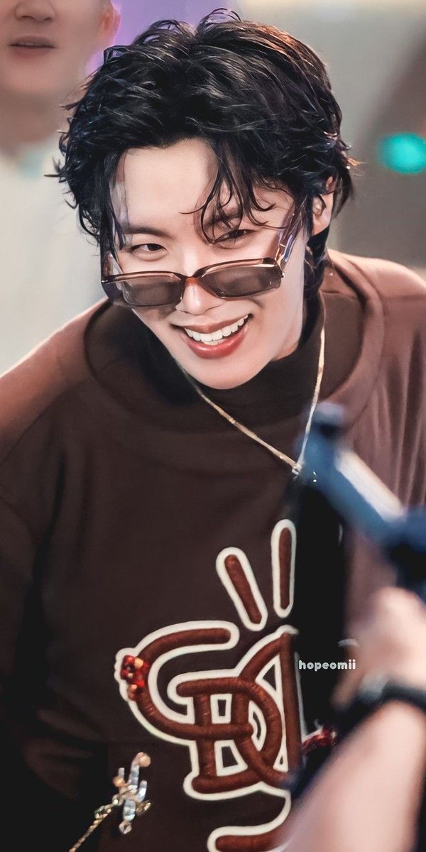 AideeLara8's tweet photo. @BTS_twt_JHOBI Happy birthday 🌞��🌞💜💜💜💜🎂🎂🎂🎉🎉love so much miss you https://t.co/elyBKHqupa
