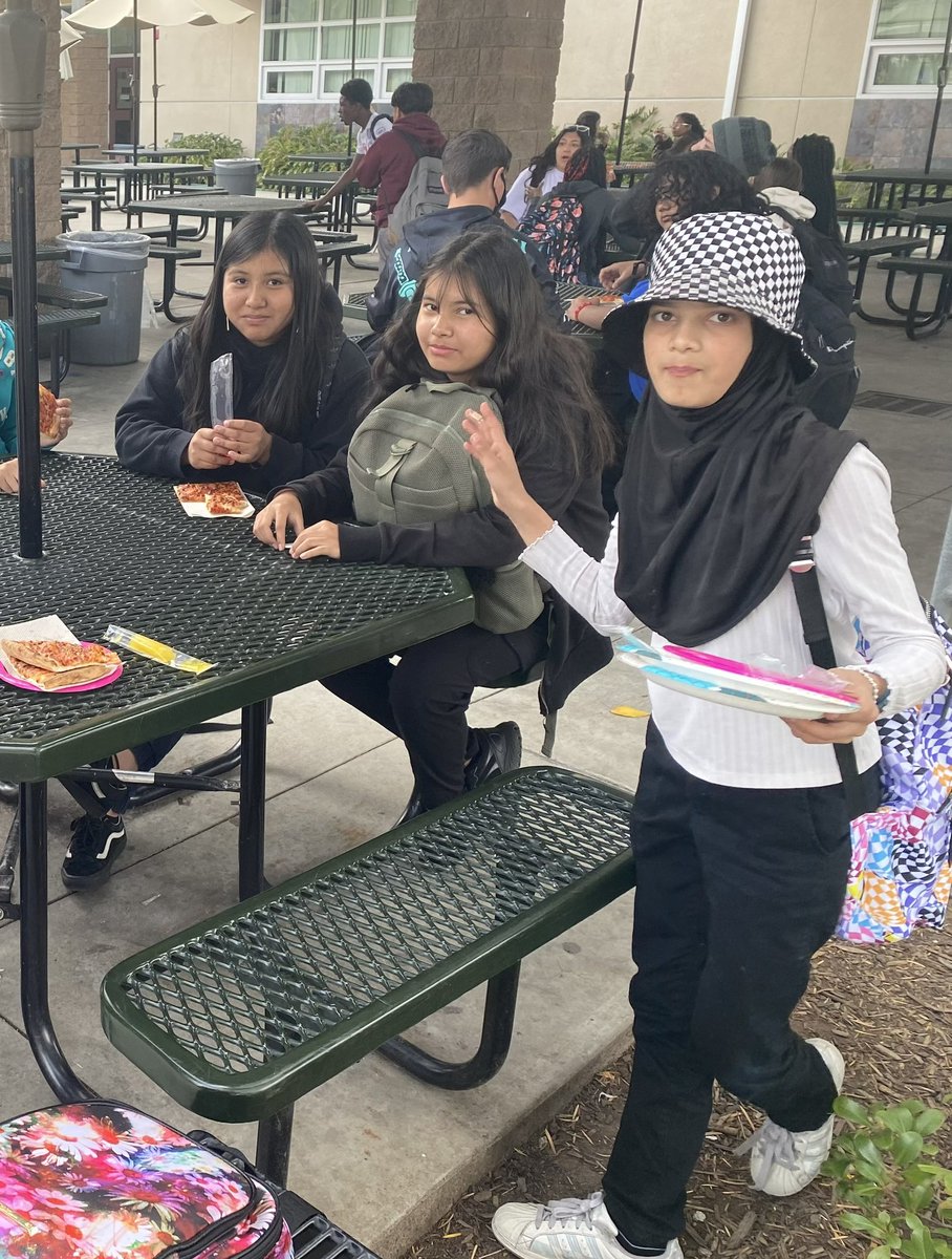 CajonValleyMS's tweet photo. Celebrating Academic Growth with a #beable party ๐๐๐๐๐ก#CVMScougarPRIDE ๐พ https://t.co/fBldERkcO8