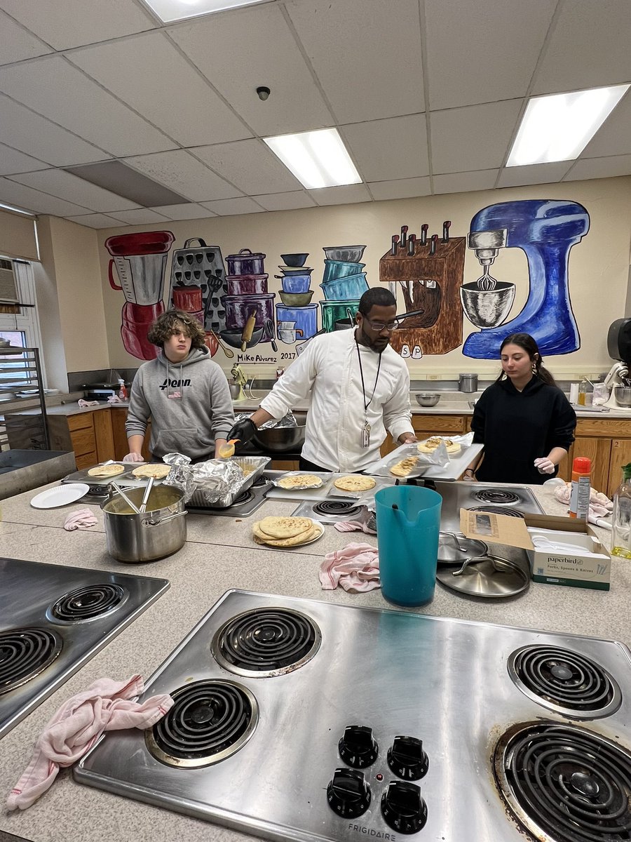 NutleyFPA_CTE's tweet photo. Today was our second installment of staff lunches. The NHS Hospitality Management team along with Chef Gulardo & Chef Huggins prepared a fiesta salad w/chipotle vinaigrette, grilled chicken fajita pita sandwich & tres leches cake. @NutleyPrincipal @nutleyschoolsnj #nutleyculinary https://t.co/uAKu6oL7WH