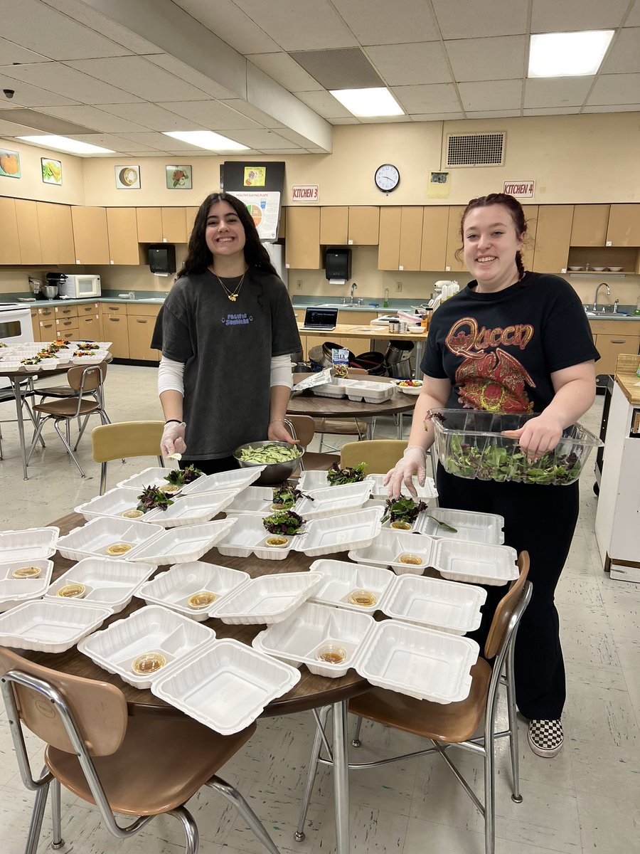 NutleyFPA_CTE's tweet photo. Today was our second installment of staff lunches. The NHS Hospitality Management team along with Chef Gulardo & Chef Huggins prepared a fiesta salad w/chipotle vinaigrette, grilled chicken fajita pita sandwich & tres leches cake. @NutleyPrincipal @nutleyschoolsnj #nutleyculinary https://t.co/uAKu6oL7WH