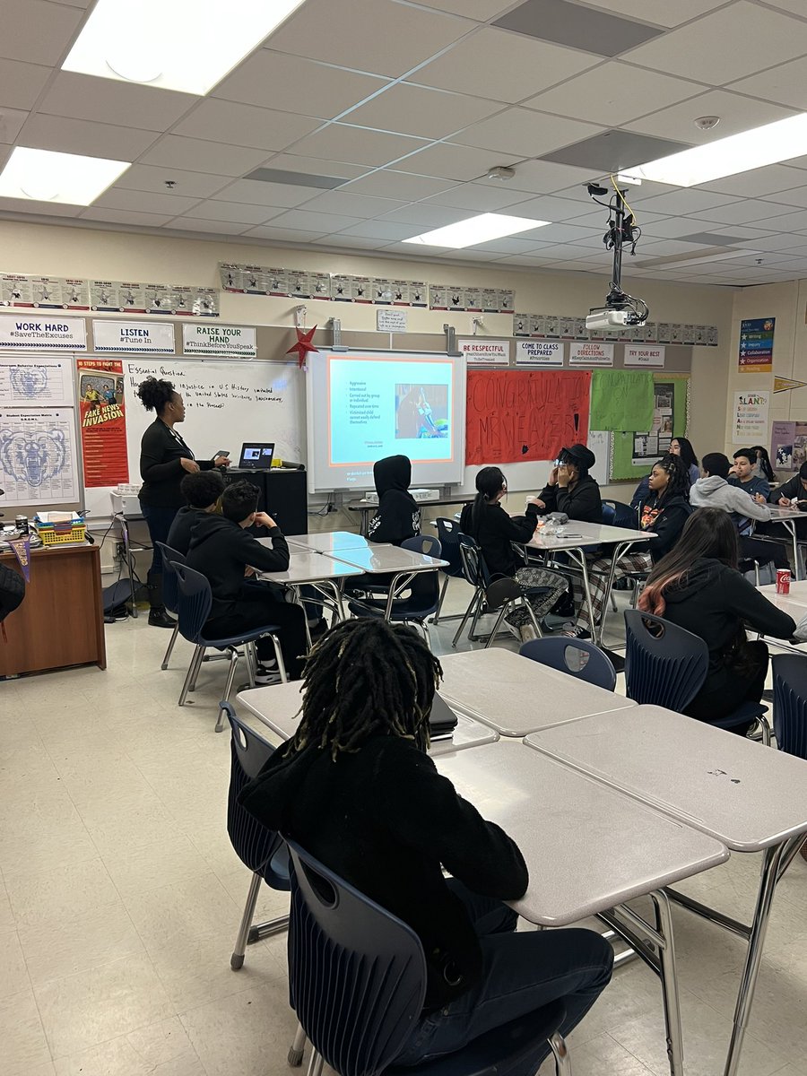 MNPSSocialWork's tweet photo. Students @AntiochMSBears spent the morning learning strategies to nurture their mental health and wellness. #yourmentalhealthmatters 
#erasingthestigma @MNPSTraumaTeam https://t.co/vpkEVtQXhW