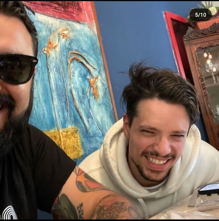 bluehabit28's tweet photo. beto y luís
#LassoWeek https://t.co/tXR4KQ5pb5