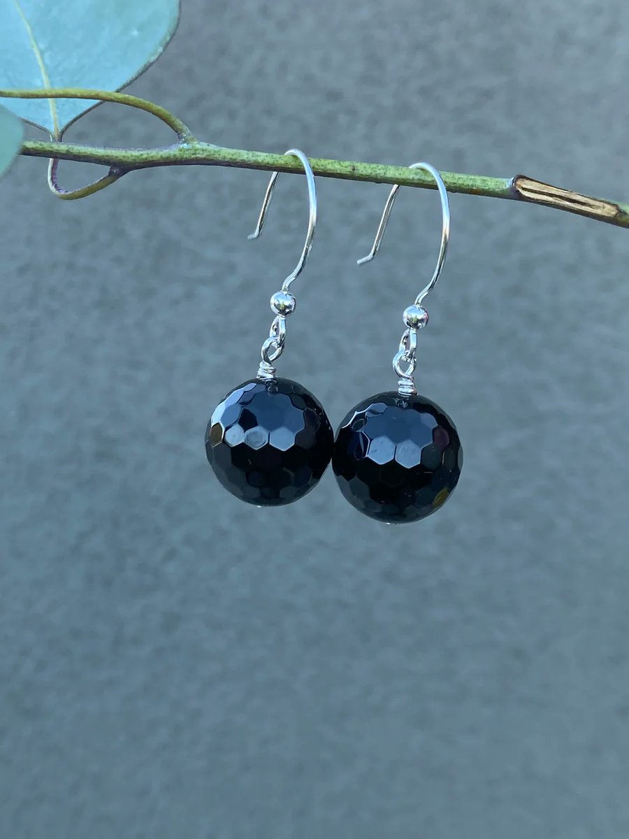 StudioBBdesigns's tweet photo. Perfect for adding a touch of sass to any outfit, these black onyx earrings are guaranteed to make you feel like a rockstar! xx

Shop Now: https://t.co/WmD09tleri

#earrings #shopsmall #blackonyx #gemstones #gem #onyxearrings #shoplocal #shophandmade #onyx https://t.co/Fh7WhgHMOy