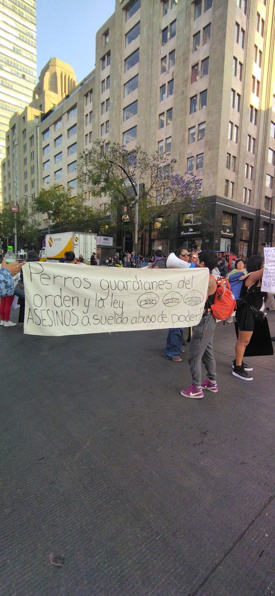 soqeteYo's tweet photo. #ClaudiaSheinbaum #CDMX #feminista #ViolenciaDeGenero #represion #gobiernoMexicano https://t.co/VZFaOpzVBu