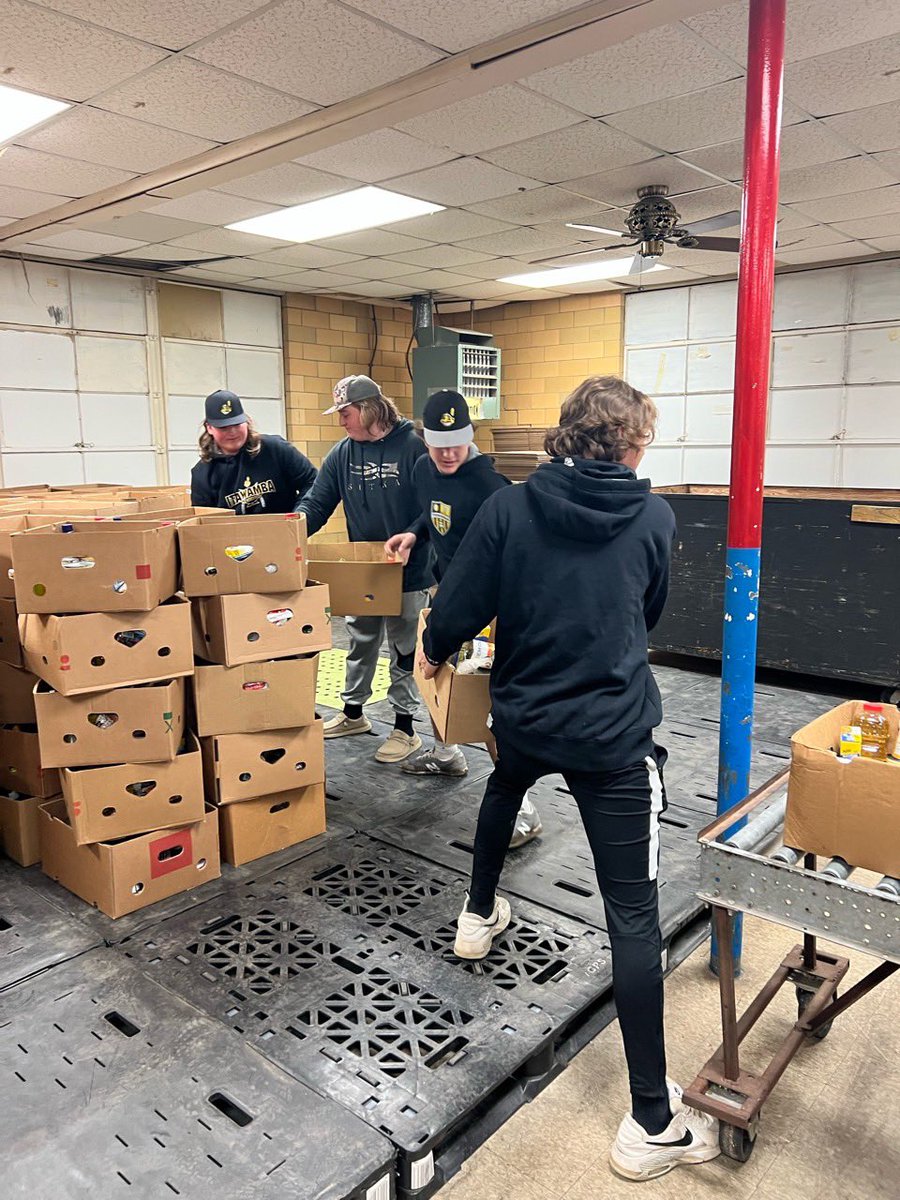 Games are cancelled, but we stay productive! IAHS baseball boys are giving back to our hometown by packing boxes for our Food Pantry! #proudtobeanIndian #IAHSIndians  #FultonProud