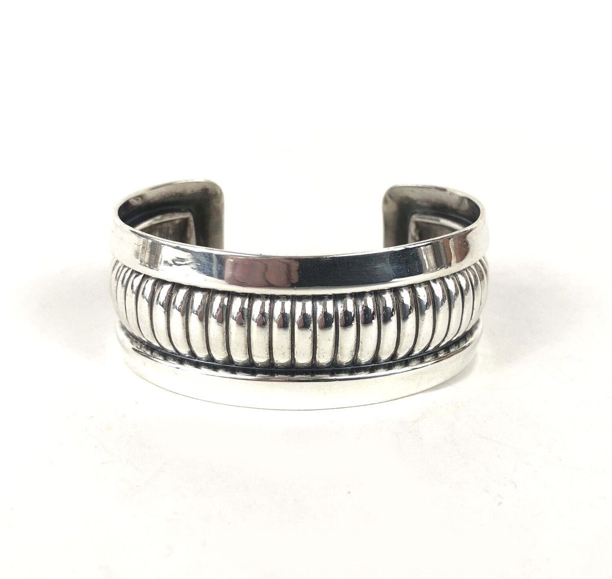 Check out Southwestern Style Statement Sterling Silver 925 Cuff Bracelet Pre-Owned Estate ebay.com/itm/4041675941…

#southwesternjewelry #sterlingcuff #cuffbracelets #sterlingjewelry #estatejewelry #preownedjewelry #tribaljewelry #roguesestatejewelry