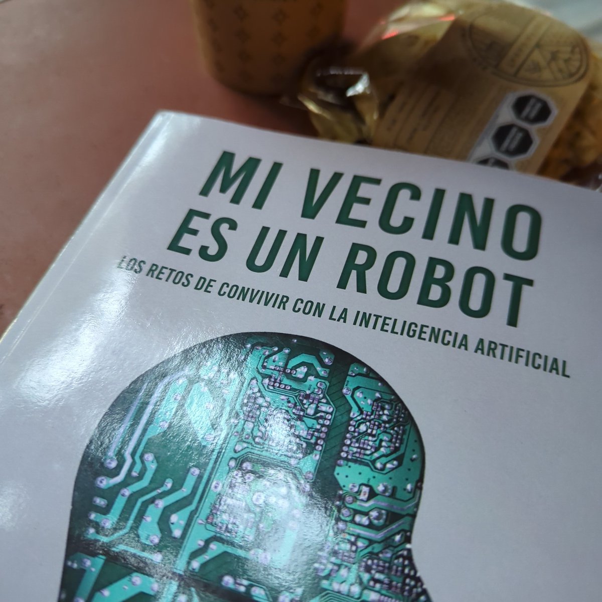 Iggy_mex's tweet image. Muy bueno el ensayo/ de #Autopia  de #RaulRojas 
Hasta ahora muy bueno el libro.@juarezmojica