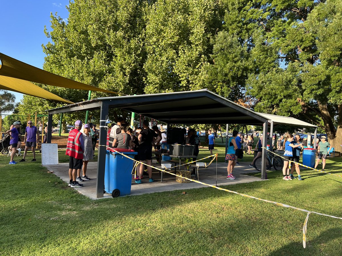 jumpylegs's tweet photo. Great to squeeze in #bathurstparkrun before the action gets underway @WABathurst23 . Me and 500+ others. Fantastic team of volunteers coped brilliantly with all the extras. Lovely course & “conversation” statue is so parkrun! #loveparkrun https://t.co/yhFkaScmPe