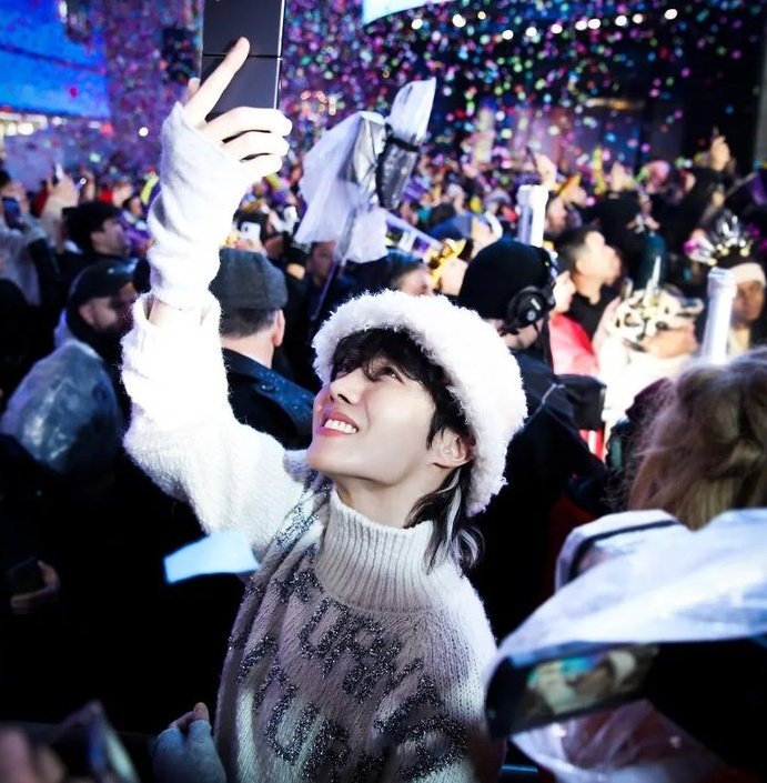 figaro88255467's tweet photo. ในใฟใผใซใชใในใใใฆ็ใพใใฆใใใไบบ๐ ฬฬ-
ใใใฉใผใใณในใฏใใกใใใ
็ใๆนใ
ใใคใณใใๅซใใฆ
ๆใใๅธๆ
็็ฒใฎใคใณใใซใจใณใตใผใ
#HAPPYJHOPEDAY
#HappyBirthdayjhope
#DanceMasterjhope
#KingOfStageJhope https://t.co/U6eVN418DM