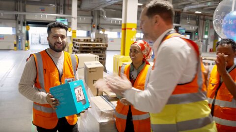 officefinder's tweet photo. Update from Amazon CEO Andy Jassy on Amazon's return to office plans - Amazon announced that its corporate and tech employees will be back in the office at least three days per week, effective May 1.  https://t.co/65unFYWerg https://t.co/D3DOOaBdpY