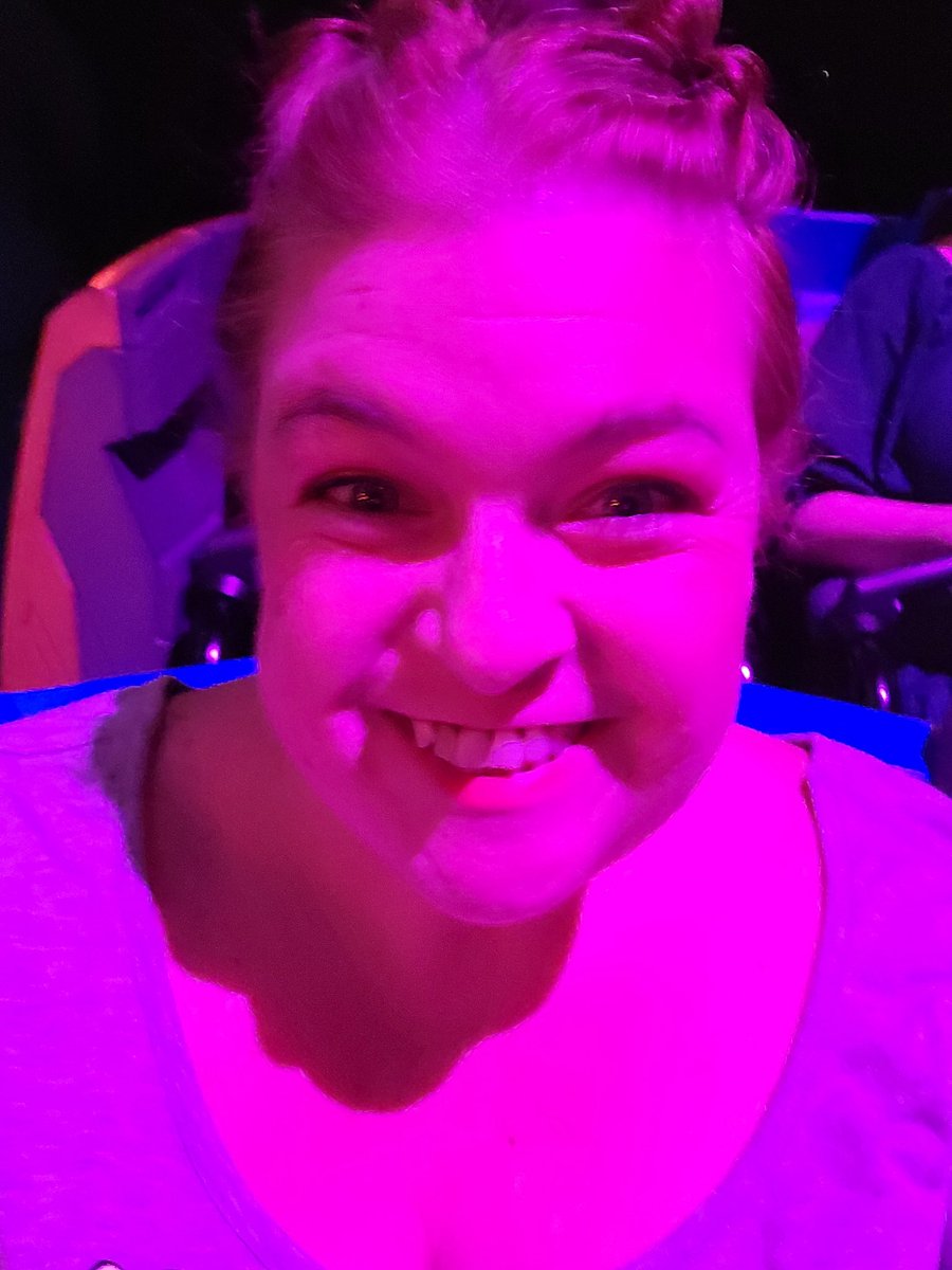 VikkiMouse321's tweet image. Ride 90! Everybody wants to rule the world #WorstSongEver