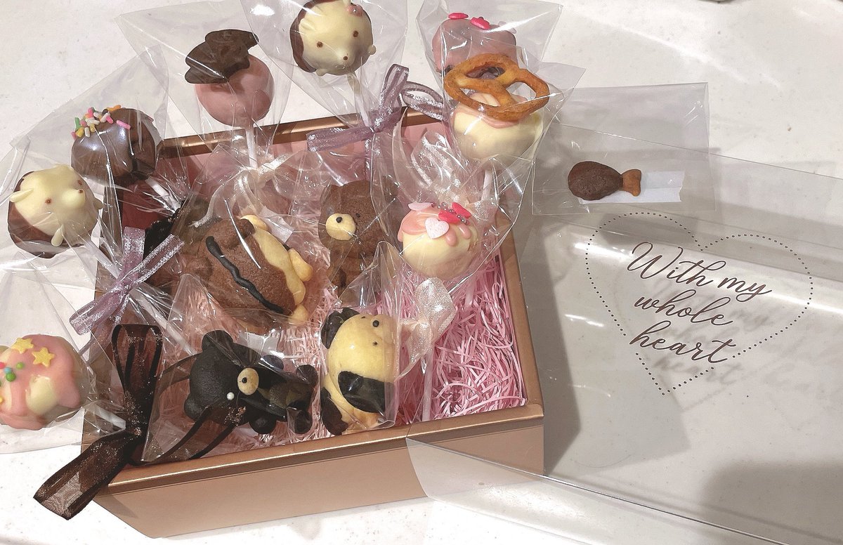 no humans chocolate valentine food box still life english text  illustration images