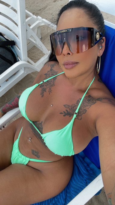 Leave me in the sun ☀️  https://t.co/QJ1jn7NmZt https://t.co/eQHGj5FQ2i