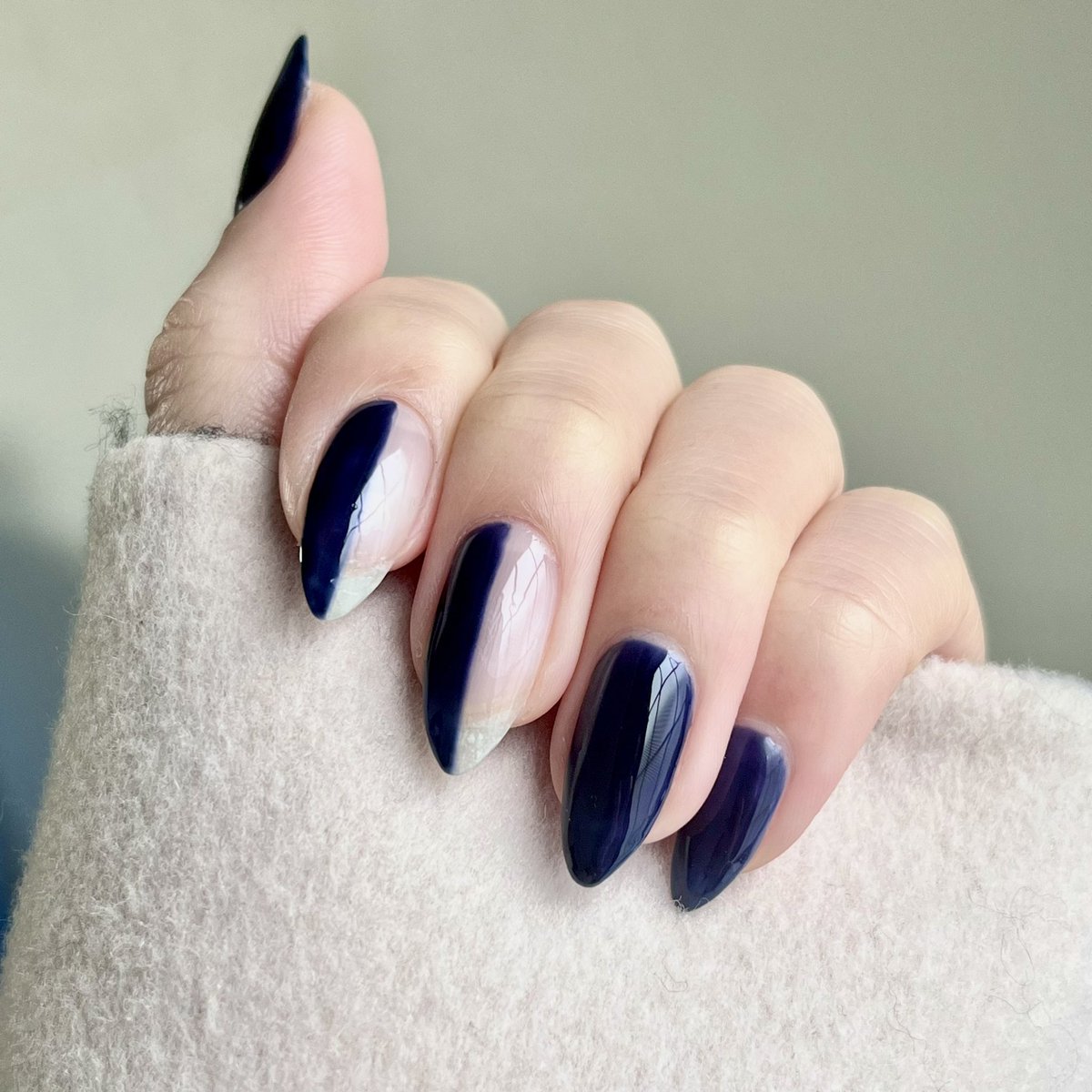 HOMEI_nail's tweet photo. My Nail
バイカラーネイル💅

今日と明日アトリエでお待ちしております💙

京橋アトリエ　ゆりり

#ウィークリージェル #セルフネイル
#NE7 #WG0 #スペシャルトップジェル https://t.co/UFhEvQc5h0
