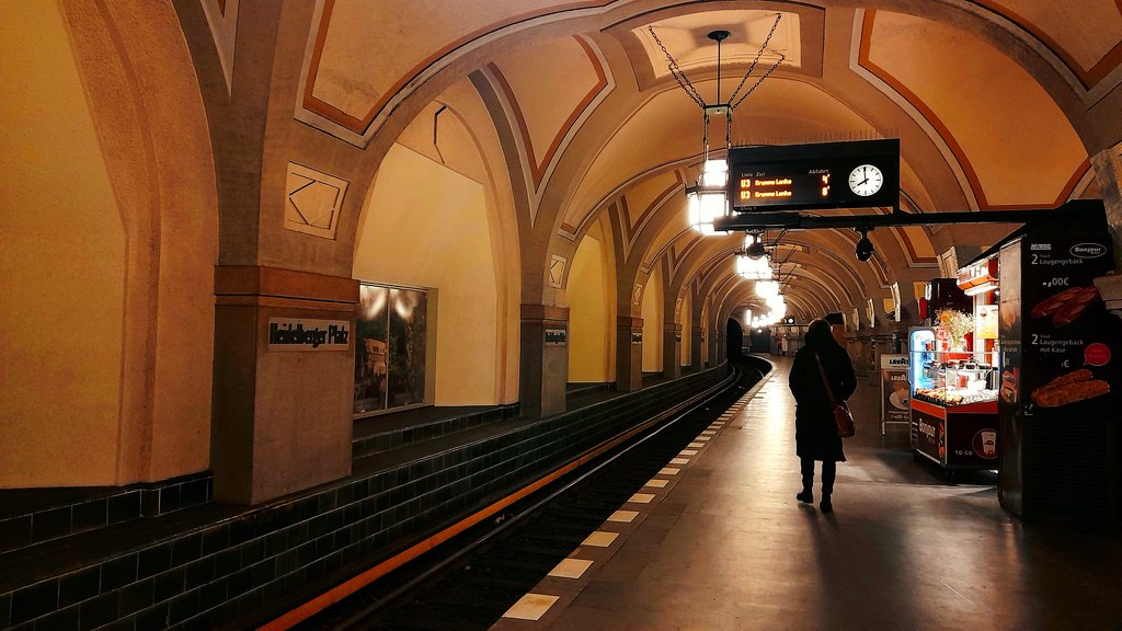 ¿Acaso es Heidelberger Platz la estación de metro más linda de Berlin? 👁👄👁