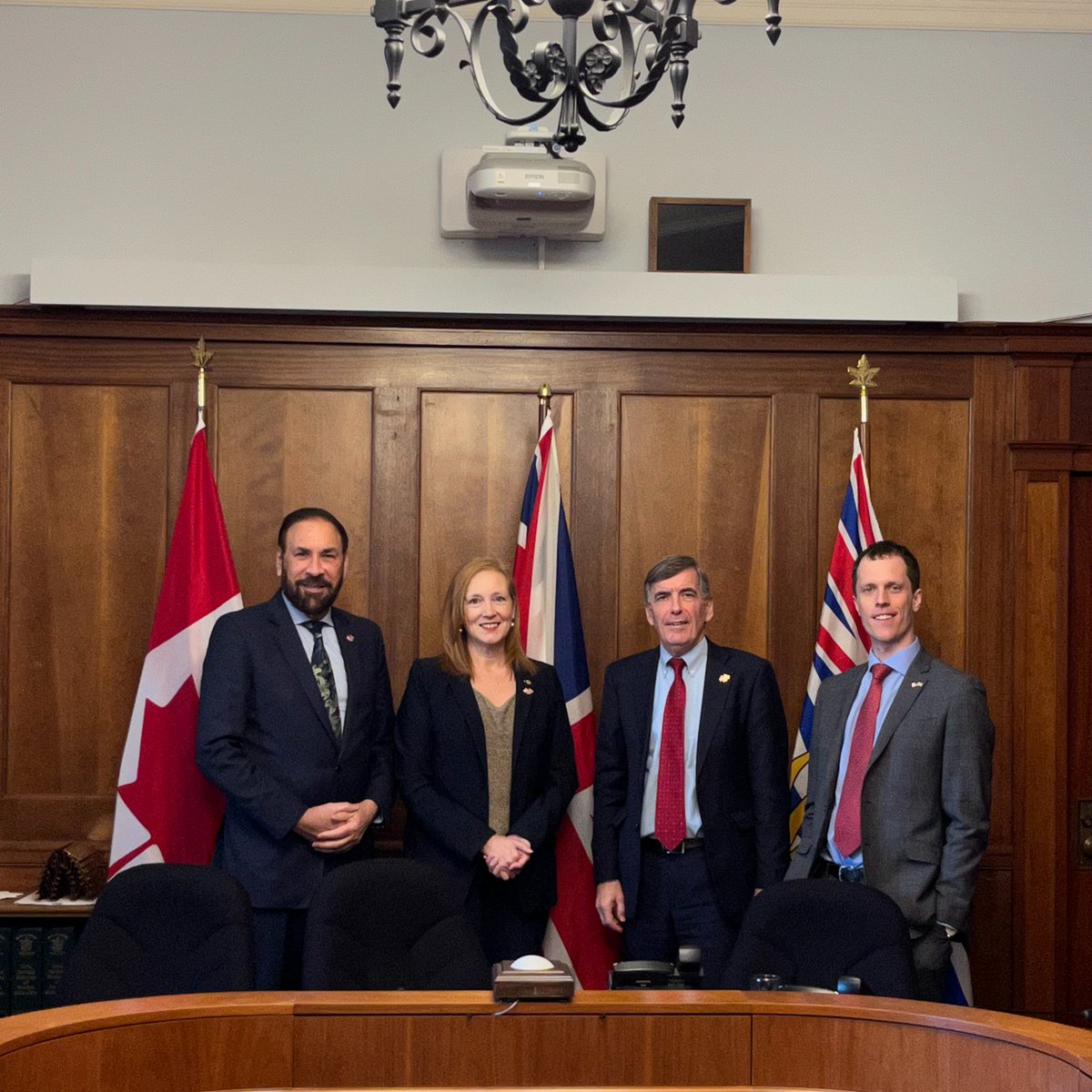 JagrupBrar1's tweet photo. Earlier this week I had the pleasure of meeting delegates from the UK, MP @davidrutley & @tomcodringtonUK π¬π§ I look forward to strengthening trade relations between #BC and the UK.
#trade #InvestBC #export https://t.co/BjvRDmOSGc