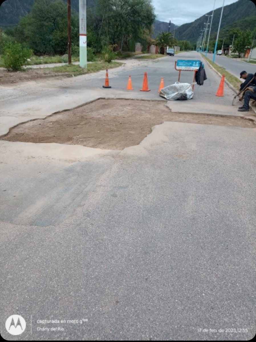 Munilarioja's tweet photo. #PlandeCalles en Zona Oeste
Hoy trabajamos en avenida Yacampis donde reparamos un bache de grandes dimensiones en Calle del Viento, además reparamos roturas en las calles Hermosa y Las Estrellas.
#LaMuniHace https://t.co/MvwlJyP8eV