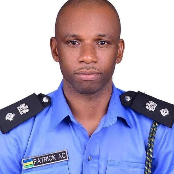 WhoisRasz's tweet photo. CSP Patrick and Princess are not the only bad ones in the police force.. 85% of the #ngpolice are corrupt and many of them have been taken innocent lives for years now.. My cousin “Mali” was killed by sars in 2013.. https://t.co/1hF0kI7qkR