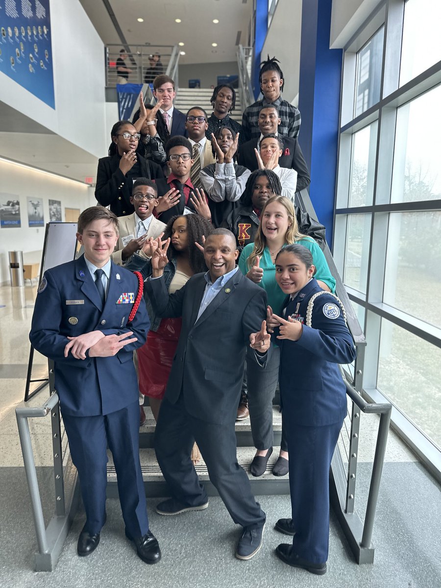 Our United States Congressman, Don Davis, visited ECSU today. Our ⁦@ecpps⁩ Student Leaders had a great time along with great conversation about  STEM and Aviation opportunities in North Carolina. #FiredUpReadyToGo #LeadingChange ⁦@keithparker_nc⁩