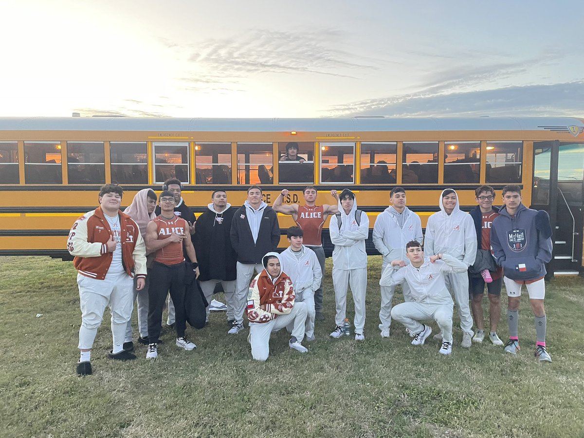 AtwoodKory's tweet photo. What a great official start to the track season at the GP Wildcat Relays! Varsity boys team finished 2nd place! These dudes know how to COMPETE!! https://t.co/Uc2O844aYo