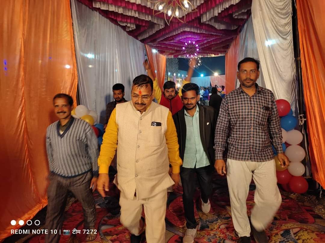 virendramishrb's tweet photo. रजौली में श्री बृजेश कुमार ओझा जी के यहां शुभ तिलकोत्सव कार्यक्रम में उपस्थित हुआ।। https://t.co/fhY8JVzqYW
