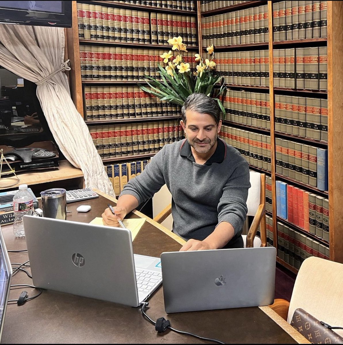 PascalWayne3's tweet image. Ran out of money plenty of times, But Never ran out of Hustle. #NeverGiveUp #Motivation #Hardwork #Success #BeastMode #Neverstop #Grindmode #Dreams #HappyFriday