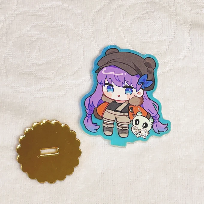 冬のラムダちゃんとコンちゃんのおでかけアクスタ作りました!見る角度で色変わってめちゃ可愛いです23日のCC福岡に持ってきます#おたクラブでつくったよ  