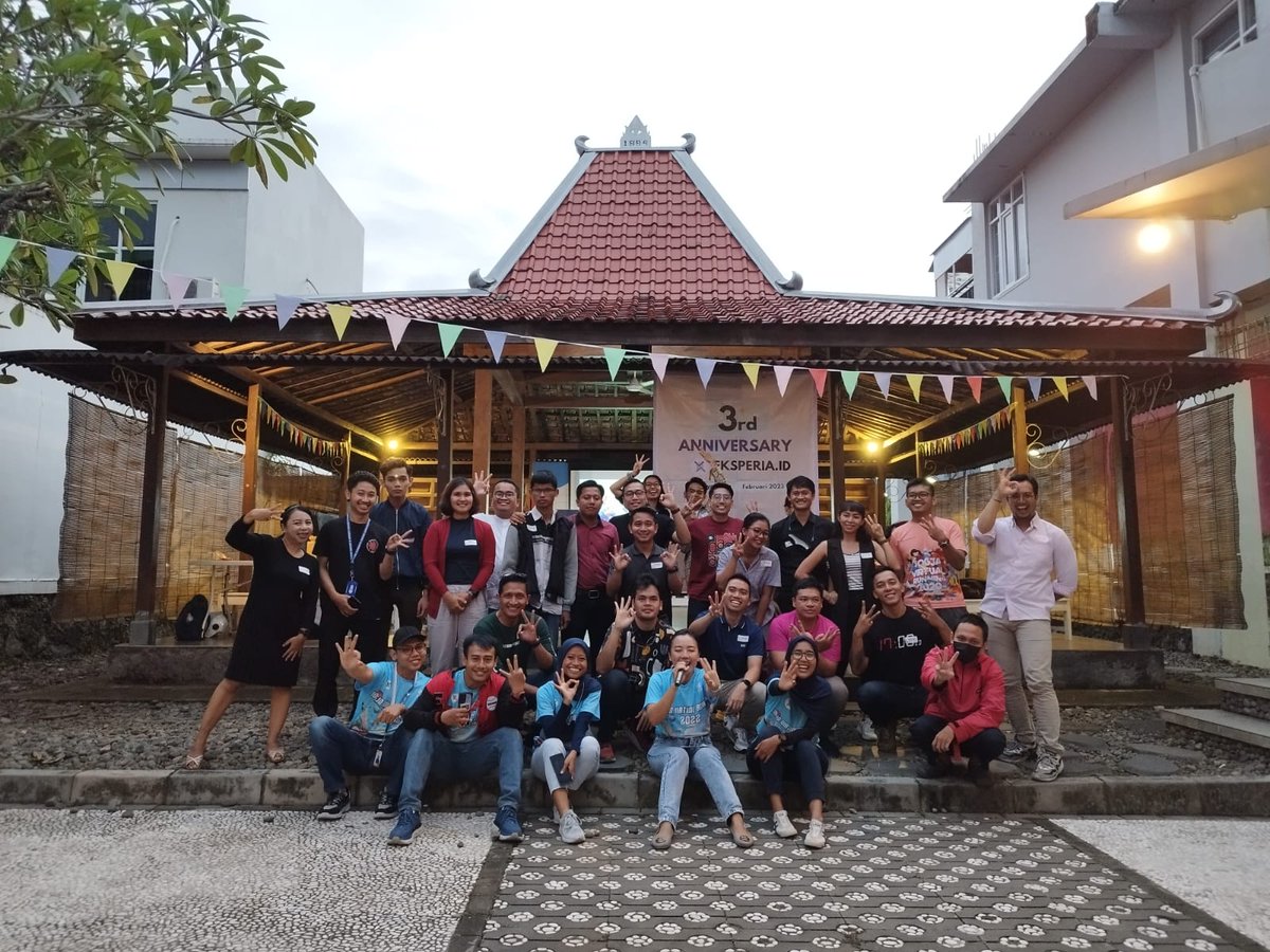 eksperiaID's tweet photo. Happy 3rd Anniversary to us! #3rdAnniversaryEKSPERIA #EksplorEKSPERIA #EKSPERIA https://t.co/cPSDXohEm6