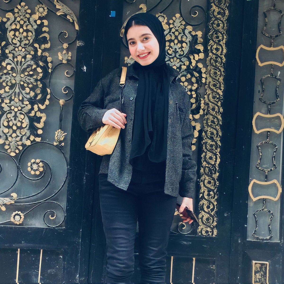 #NewProfilePic
إبقيلي انت بس وبناقص الكل ".

اسكندرية، ٢٠٢٢