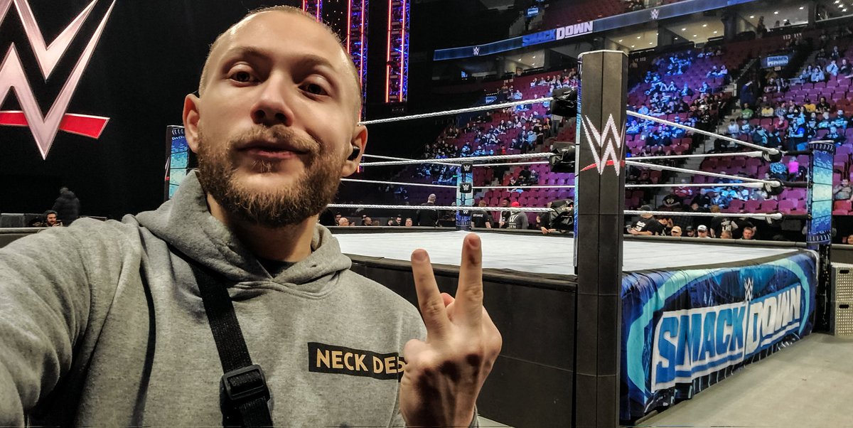 VincentMichaels's tweet photo. MONTREAL!

#SmackDown https://t.co/hJpsKS2Ugp