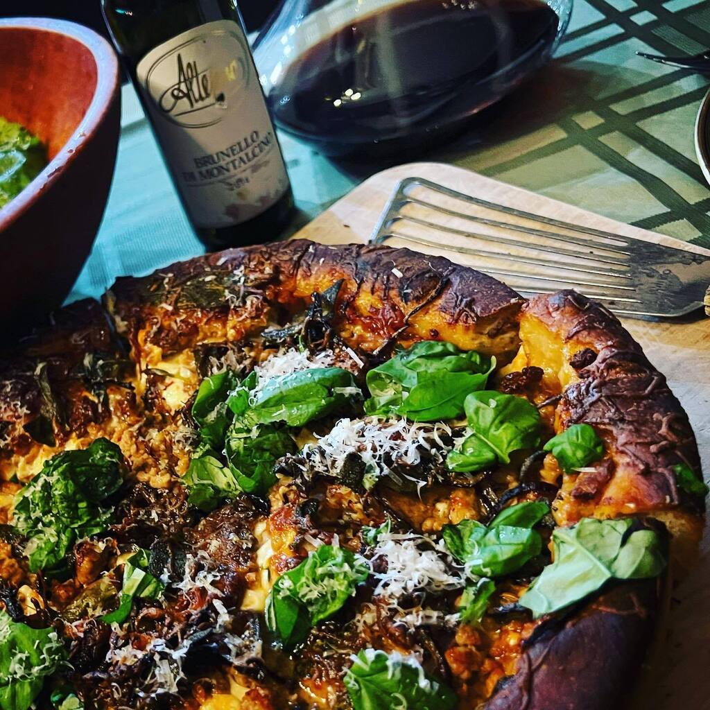 Homemade sausage and onion deep-dish with decade-old Brunello from <a href="/altesino/">altesino</a> - I know what boys like.
#valentines
#brunello instagr.am/p/CoyKCK9L9vN/