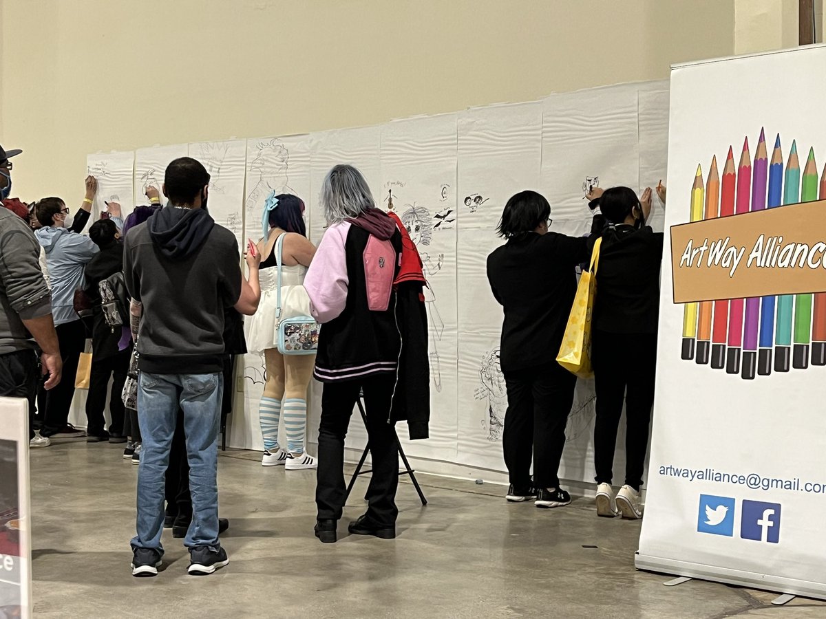 FarpointCon's tweet image. Last minute “the exhibit hall is getting ready to close for the day” drawing rush of artists @Katsucon booth A8! @ArtWayAlliance @KhromaKon @FarpointCon #readysetdraw #comedrawwithus #supportcreators #farpointfoundation #farpointconvention #FarpointCon