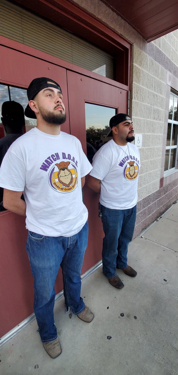 NISDRabaES's tweet image. Raba's Student Council thanks our Watch Dogs for helping us with our movie night.  We are in good hands! @Michell29274669 @sonyargarcia @JasoTiffany @MelissaEagen @NISDRabaES
 #rabaignited #studentcouncil #foodtrucks #movienight #rabafun #RabaRattlers