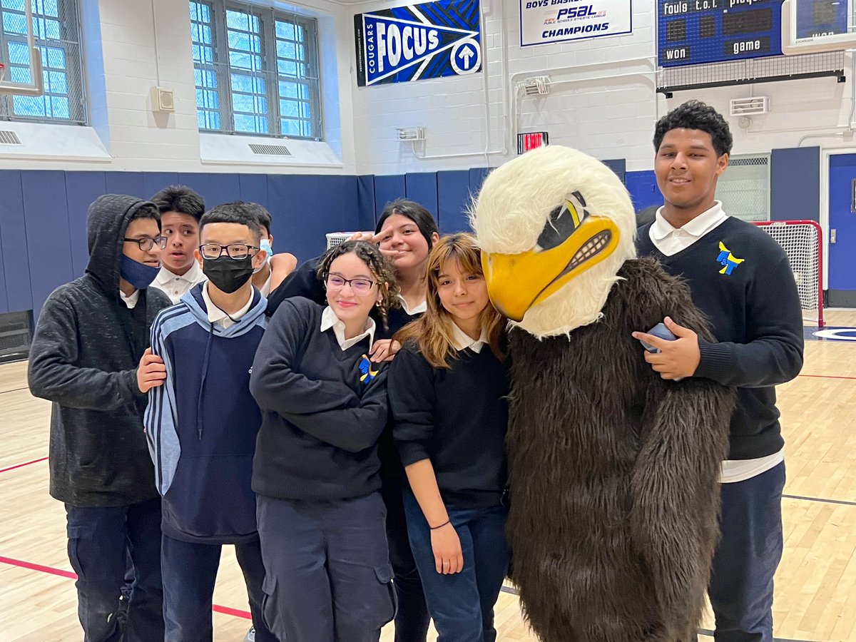 thelabschoolbx's tweet photo. We even had a visit from Mr. Eagle to end the day and send us off to #midwinterrecess. A great day and a  chance to learn, try something new and share what you learned. We can all be changemakers in our community.  Can’t wait until next year! @Csd7Bx https://t.co/Tl7k1AT6FR