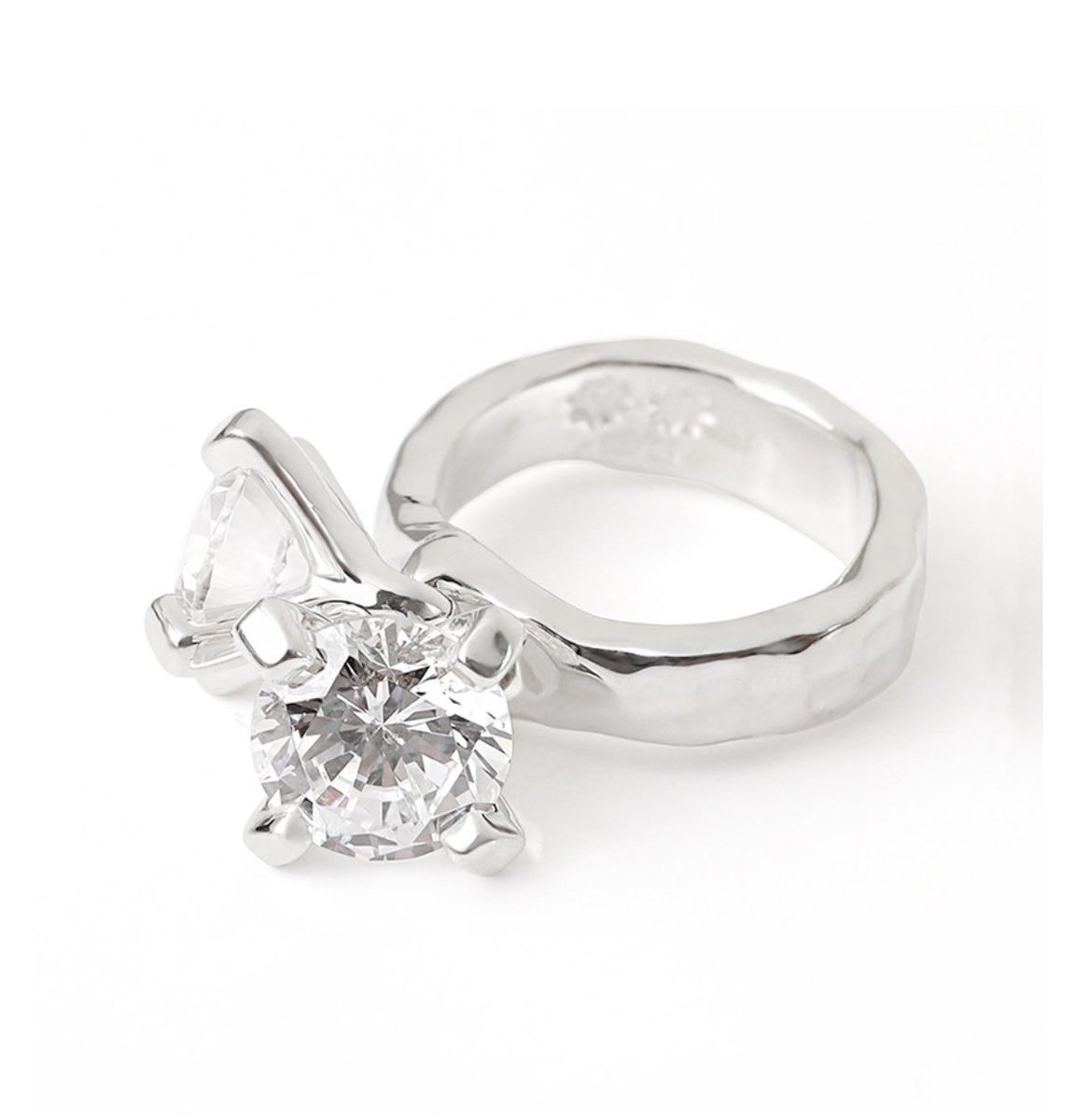 「ごんぶと指コンプレックスで指輪苦手だけど今欲しいなって指輪があって…でもデザイン」|田中スーザン美ふゆのイラスト